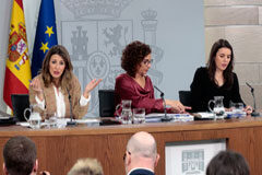 El Ejecutivo aprueba las tasas ‘Google’ y ‘Tobin’, por las que recaudará menos de lo previsto María Jesús Montero, Yolanda Díaz e Irene Montero