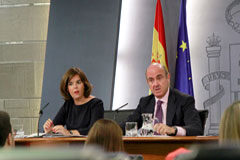 España transpone vía Real Decreto el límite de 8 horas para el trabajo nocturno que implique riesgos especiales Soraya Sáenz de Santamaría y Luis de Guindos