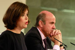 Moncloa transpone la directiva europea sobre criterios sanitarios para la protección de la salud en las aguas Soraya Sáenz de Santamaría y Luis de Guindos