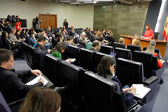 Establecido el módulo para la distribución de la subvenciones a los juzgados de paz de las Autonomías sin competencias transferidas La vicepresidenta, ministra de la Presidencia y portavoz del Gobierno de España, Soraya Sáenz de Santamaría, en el Consejo de Ministros.