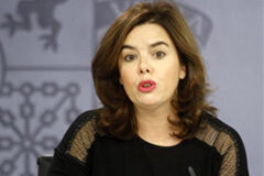 Aprobados los criterios de distribución del fondo de bienes decomisados por tráfico ilícito de drogas La vicepresidenta, Soraya Sáenz de Santamaría, durante su comparecencia en la rueda de prensa posterior al Consejo de Ministros