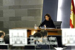 Catalá concede la Gran Cruz de la Orden de San Raimundo de Peñafort al presidente de la comisión de expertos para la reforma fiscal La vicepresidenta del Gobierno, Soraya Sáenz de Santamaría, durante su comparecencia en la rueda de prensa, posterior al Consejo de Ministros