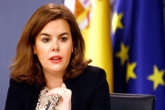 Las reclamaciones extrajudiciales de los consumidores serán gratuitas o con un coste máximo de 30 euros Soraya Sáenz de Santamaría