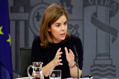 El Gobierno suspende el decreto catalán de demarcación de los registros de la propiedad, mercantiles y de bienes muebles y lo recurre ante el TC Soraya Sáenz de Santamaría