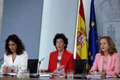 El Gobierno aumenta un 4,4% el techo de gasto, con la incertidumbre de pasar el filtro del Senado María Jesús Montero, María Isabel Celaá y Nadia Calviño