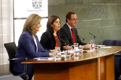 Moncloa aprueba el reglamento de la Oficina de Recuperación y Gestión de Activos (ORGA) Fátima Báñez, Soraya Sáez de Santamaría y Alfonso Alonso