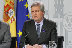 Aprobados dos reales decretos-leyes que garantizan la inclusión financiera y amplían la información que facilitan las grandes empresas Íñigo Méndez de Vigo