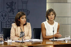Todas las policías autonómicas y abogados podrán ser vocales de la Comisión Nacional para el uso forense del ADN La vicepresidenta del Gobierno, Soraya Sáenz de Santamaría, y la ministra de Agricultura, Alimentación y Medio Ambiente, Isabel García Tejerina, en la rueda de prensa posterior al Consejo de Ministros.