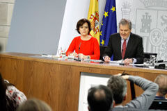 El cliente deberá ser informado de todos los costes, gastos y riesgos que asume en los productos de inversión basados en seguros Soraya Sáenz de Santamaría e Íñigo Méndez de Vigo