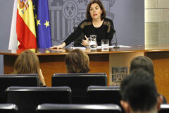 Denegada una consulta municipal a Usúrbil (Gipuzkoa) sobre gestión de residuos por falta de competencia La vicepresidenta del Gobierno en funciones, Soraya Sáenz de Santamaría, durante la rueda de prensa posterior al Consejo de Ministros.