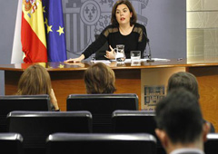La vicepresidenta del Gobierno en funciones, Soraya Sáenz de Santamaría, durante la rueda de prensa posterior al Consejo de Ministros.