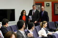 El Gobierno analiza los datos sobre la evolución de la economía española Soraya Sáenza de Santamaría, Íñigo Méndez de Vigo y Luis de Guindos