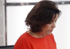 La vicepresidenta, ministra de la Presidencia y portavoz del Gobierno en funciones, Soraya Sáenz de Santamaría, durante la rueda de prensa posterior al Consejo de Ministros. La vicepresidenta, ministra de la Presidencia y portavoz del Gobierno en funciones, Soraya Sáenz de Santamaría, durante la rueda de prensa posterior al Consejo de Ministros.