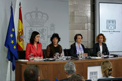 Aprobado un RD-ley que regula la inspección y el régimen sancionador en materia de protección de datos Carmen Montón, María Isabel Celaá, Magdalena Valerio y Mertitxell Batet