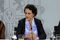 El Gobierno aprueba el Real Decreto-ley que devuelve a los ‘sin papeles’ la sanidad universal Magdalena Valerio