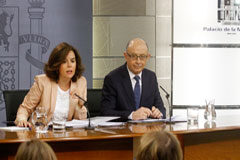 El Ejecutivo hace una excepción en el adelanto de cierre presupuestario para financiar la Justicia digital Soraya Sáenz de Santamaría y Cristóbal Montoro