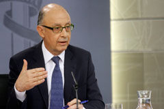 El Impuesto sobre Sociedades recupera el tipo mínimo del pago fraccionado, que fija en el 23%, para incrementar la recaudación Cristóbal Montoro