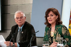 El Gobierno amplía a 16 semanas el permiso de paternidad, que será efectivo en 2021 Josep Borrel y Carmen Calvo