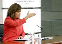 La vicepresidenta, ministra de la Presidencia y portavoz del Gobierno de España, Soraya Sáenz de Santamaría, en el Consejo de Ministros.