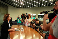 El Gobierno recuerda que no puede aprobar proyectos de ley pero que hará lo posible para evitar las elecciones el 25 de diciembre Soraya Sáenz de Santamaría