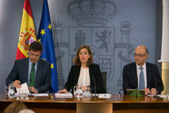 El Gobierno aprueba el texto que permitirá la adaptación del sector del seguro a la Directiva sobre solvencia Catalá, Sáenz de Santamaría y Montoro