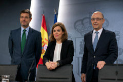 Aprobadas las modificaciones del reglamento del IRPF en materia de pagos a cuenta y deducciones por familia numerosa o personas con discapacidad a cargo Catalá, Sáenz de Santamaría y Montoro