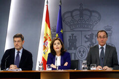 El procedimiento para obtener la nacionalidad española será electrónico y durará un año en lugar de tres Rafael Catalá, Soraya Sáez de Santamaría y Alfonso Alonso