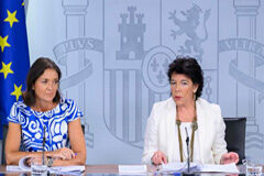 El Gobierno potenciará la imagen de España con campañas internacionales de promoción turística Reyes Maroto y Isabel Celaá