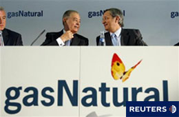 El presidente del gigante energético español Salvador Gabarro (I) y el consejero delegado Rafael Villaseca en una rueda de prensa antes de la junta general de accionistas en el Palacio de Congresos de Cataluña, en Barcelona, en una foto de archivo del 26 El presidente del gigante energético español Salvador Gabarro (I) y el consejero delegado Rafael Villaseca en una rueda de prensa antes de la junta general de accionistas en el Palacio de Congresos de Cataluña, en Barcelona, en una foto de archivo del 26