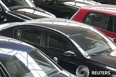 El Gobierno concederá ayudas al automóvil por 220 millones unos coches de Audi en una sala de exhibición en Burgos