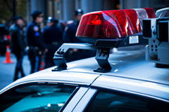 Los GPS en los coches de la Guardia Civil «controlan» la «posición» de los agentes, pero «no consta» que se usen para vigilarles Un coche de policía