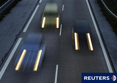 Las ventas de automóviles en España encadenaron en junio su duodécima caída interanual, continuando con la debilidad del sector tras la supresión de las subvenciones a la compra de coches y el aumento del IVA en julio del año pasado. En la imagen, unos co