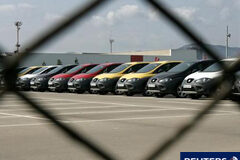 La venta de coches marca su peor octubre de la historia Coches de Seat nuevos en una fábrica en Barcelona el 1 de septiembre de 2009