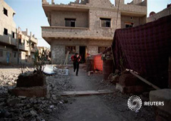 Un combatiente del Ejército Libre Sirio busca refugio en Deir al-Zor, el 31 de agosto de 2013