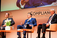 Expertos critican que en Rusia hay 214 entidades de inspección federal que multan a las pymes y eximen a las empresas federales De izd a drch: Anatoly yakorev; Vladimir Balakin y Vladimir Pribylovskiy.