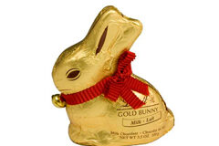 La forma de un conejo de chocolate con lazo rojo no puede ser registrada como marca comunitaria Dos conejos de chocolate con lazo rojo
