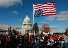 Activistas realizan una manifestación contra el calentamiento global en Washington, frente al Congreso. 1 de noviembre 2019