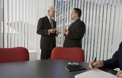 Las transacciones y el asesoramiento ya suponen la mitad de los ingresos de los despachos conocer clientes