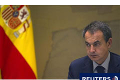 España intensifica los contactos internacionales por la crisis Zapatero durante una reunión con su equipo enconómico en La Moncloa, el 3 de agosto de 2011.