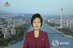Corea del Norte dice que lanzará un cohete de largo alcance Una presentadora de la televisión norcoreana KRT anuncia el lanzamiento del satélite, en Pyongyang