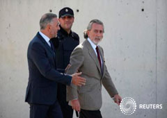 El empresario Francisco Correa sale tras testificar en el caso de corrupción Gürtel en la Audiencia Nacional en San Fernando de Henares, Madrid, España, el 4 de octubre de 2016
