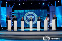 Tribunal electoral de Panamá declara a Cortizo ganador de disputadas elecciones Imagen de archivo de los candidatos a la presidencia de Panamá Saul Mendez, Marco Ameglio, Laurentino Cortizo, Romulo Roux, Ricardo Lombana, Ana Matilde Gomez, y Jose Blandon en un debate en la Cámara de Comercio de Panamá, el 10 de abril de 2019