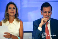 Cospedal: Los intentos de desestabilizar al PP no prosperarán Cospedal junto al presidente del partido y del Gobierno, Mariano Rajoy, en la reunión del comité ejecutivo nacional en la sede del partido en Madrid el 2 de septiembre