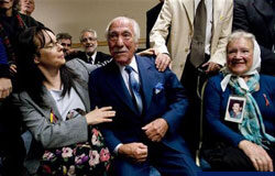 Piden investigar los crímenes del franquismo en Argentina Inés Holgado García and Darío Rivas, que perdieron familiares durante la dictadura franquista, y la integrante de las Madres de Plaza de Mayo Nora Cortinas acuden a una rueda de prensa para mostrar su apoyo al magistrado de la Audiencia Nacional Baltasar