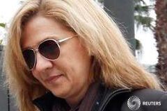 El fiscal rechaza imputar a la infanta Cristina Imagen de archivo de la infanta al ir a su trabajo en La Caixa en el centro de Barcelona el pasado mes de abril, antes de trasladarse a Ginebra