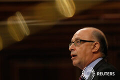 Montoro dice que “harán” los presupuestos a los Ayuntamientos que no han organizado sus deudas El ministro Cristóbal Montoro durante el debate del Presupuesto 2012 en el Parlamento en Madrid 25 de abril 2012