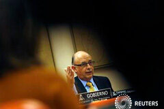 La amnistía fiscal regulariza 40.000 millones de euros en España El ministro Montoro durante su comparecencia, el 23 de enero de 2013