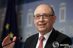 España cerrará 2016 con un déficit superior al 4% del PIB, según supervisor Ministro de Hacienda español Cristobal Montoro durante una rueda de prensa en Madrid, España el 31 de marzo de 2016