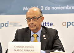 el ministro de Haciendo y Administraciones Públicas, Cristóbal Montoro, durante una rueda de prensa en Madrid, el 27 de febrero de 2012