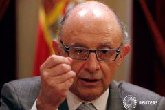 El déficit a enero sin los ayuntamientos cae al 0,47% del PIB El ministro de Hacienda y Administraciones Públicas, Cristóbal Montoro, en una entrevista con Reuters en Madrid el pasado mes de noviembre